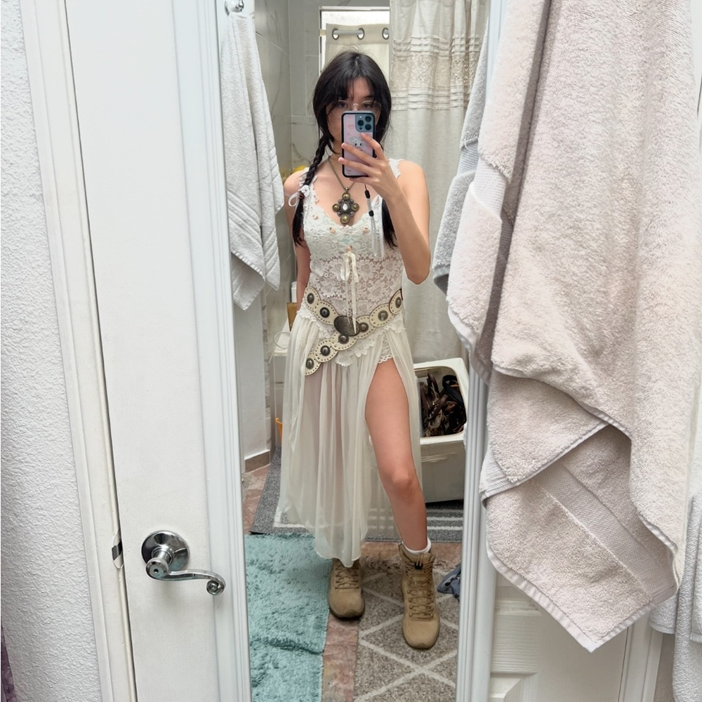Cream Lace Bodice Maxi Dress with Sheer Skirt - Picture 4 of 4